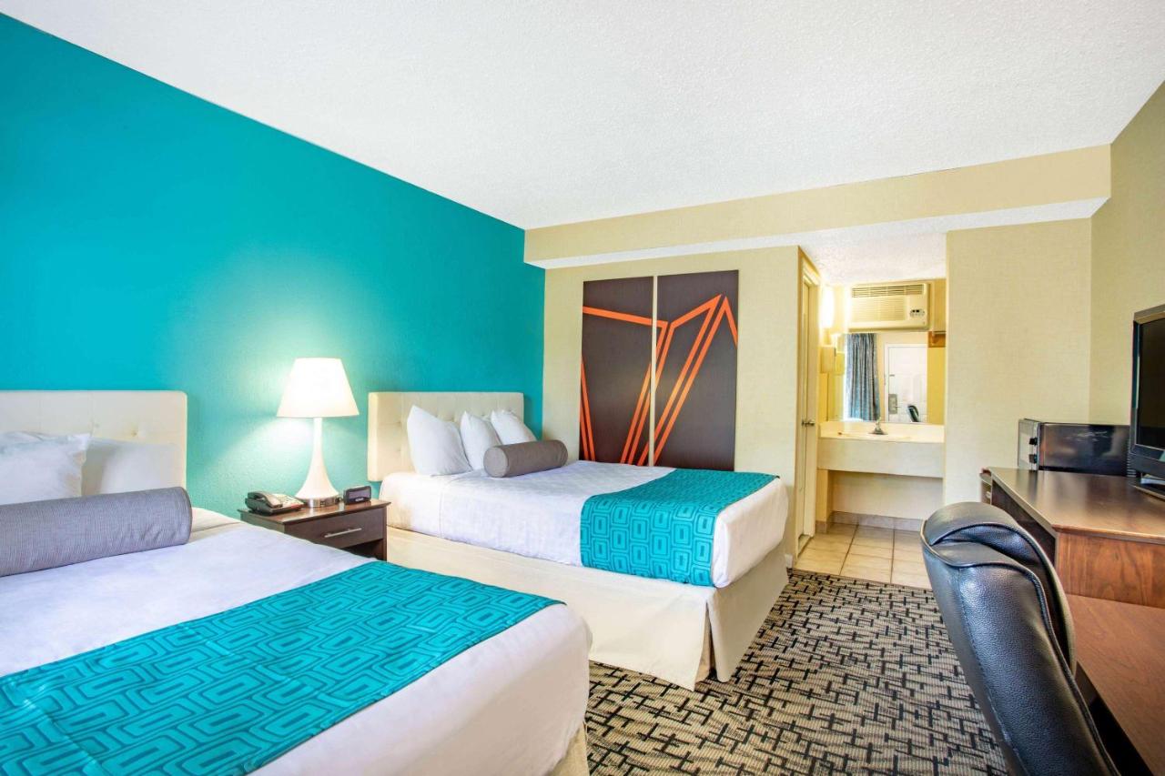 | Howard Johnson by Wyndham Rocky Hill