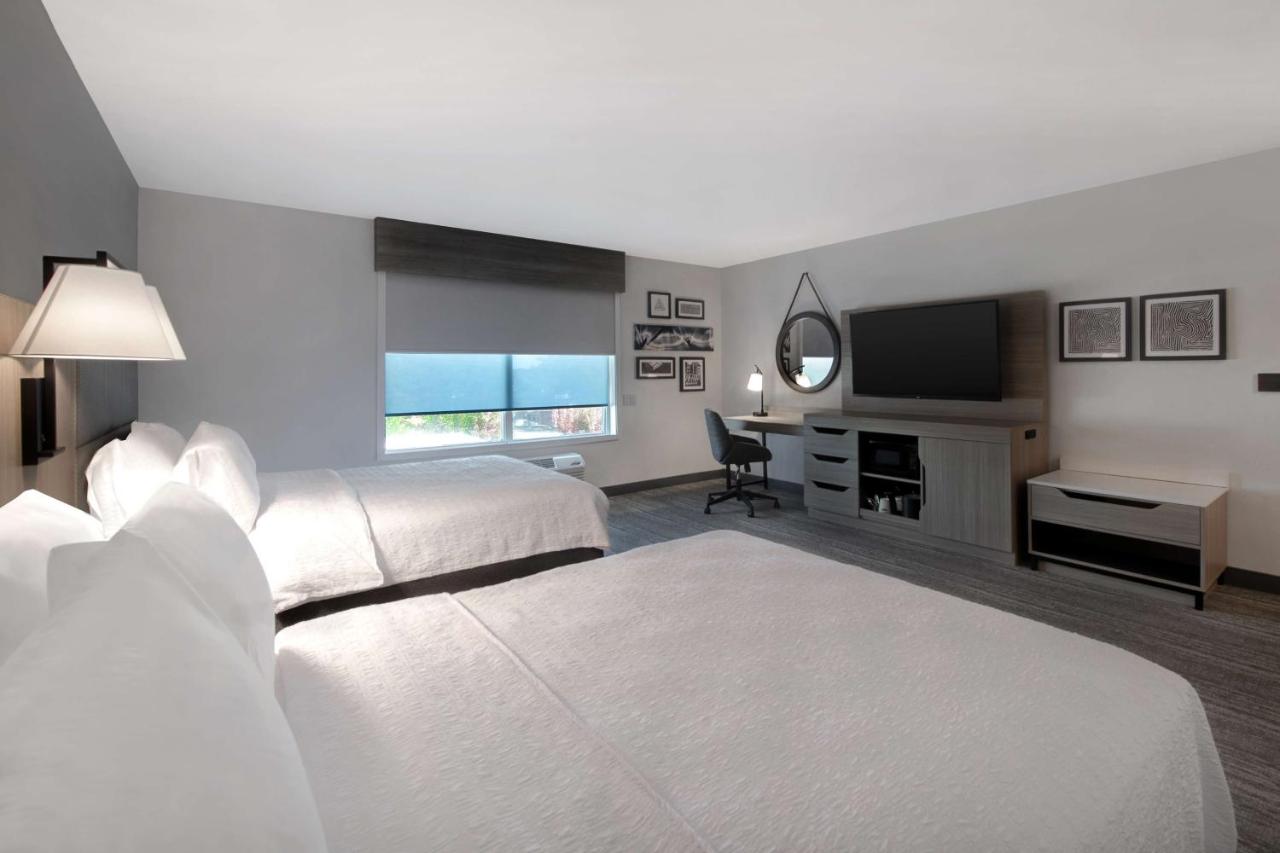 Queen Room with Two Queen Beds - Bath Tub - Disability Access at Hampton Inn Anderson/ Alliance Business Park