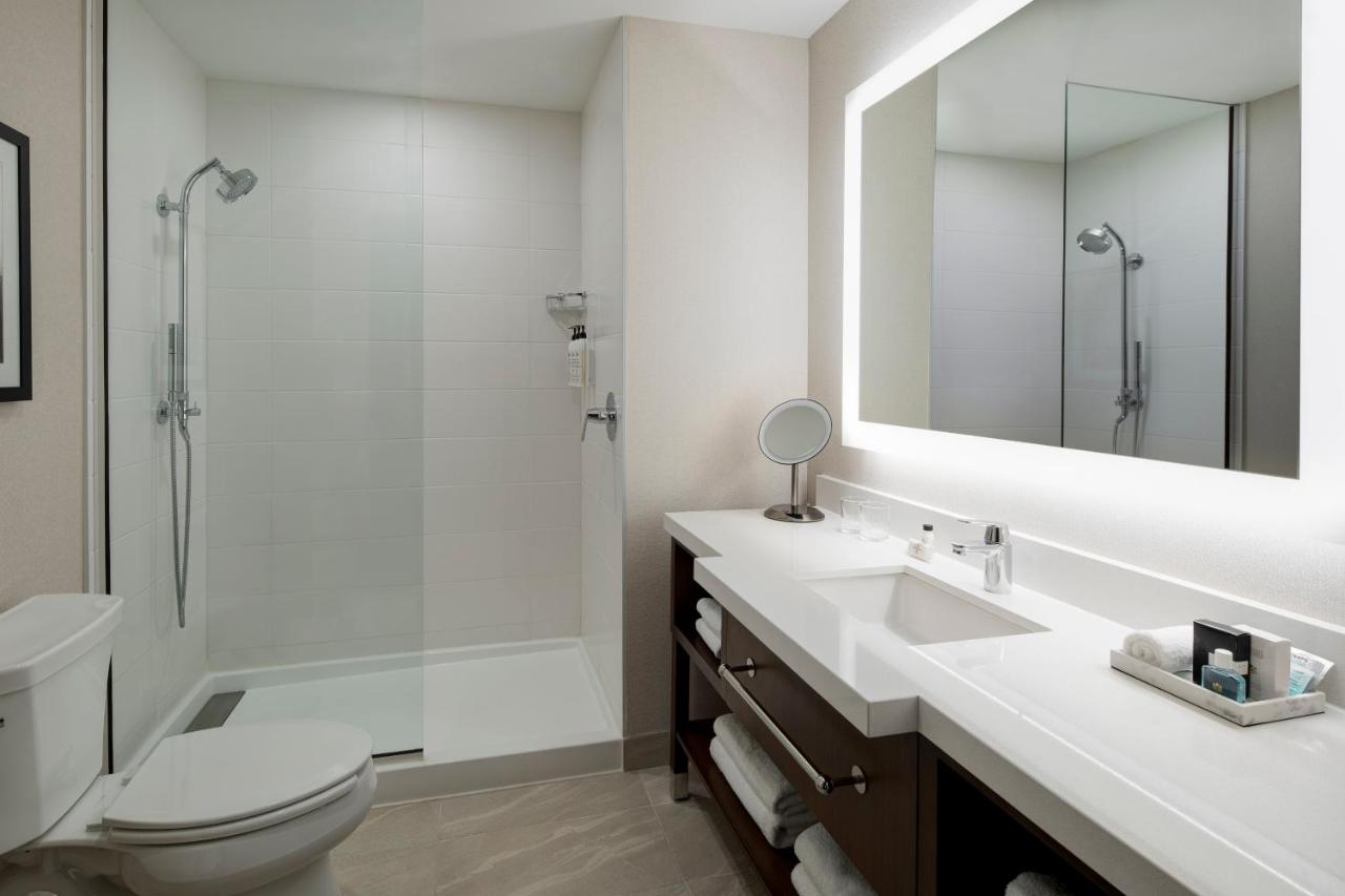 Deluxe King Room at Delta Hotels by Marriott Dallas Southlake
