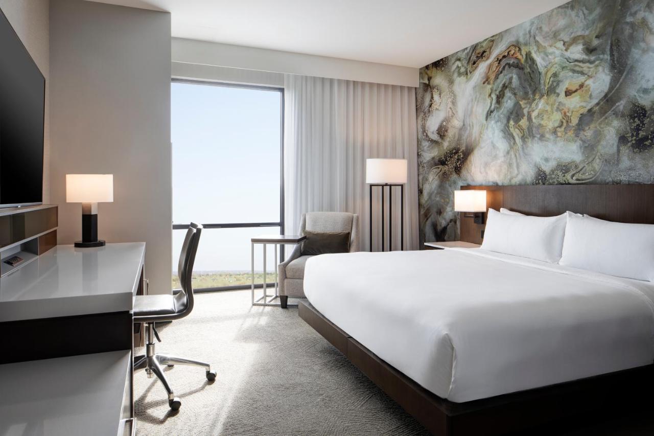 Deluxe King Room at Delta Hotels by Marriott Dallas Southlake