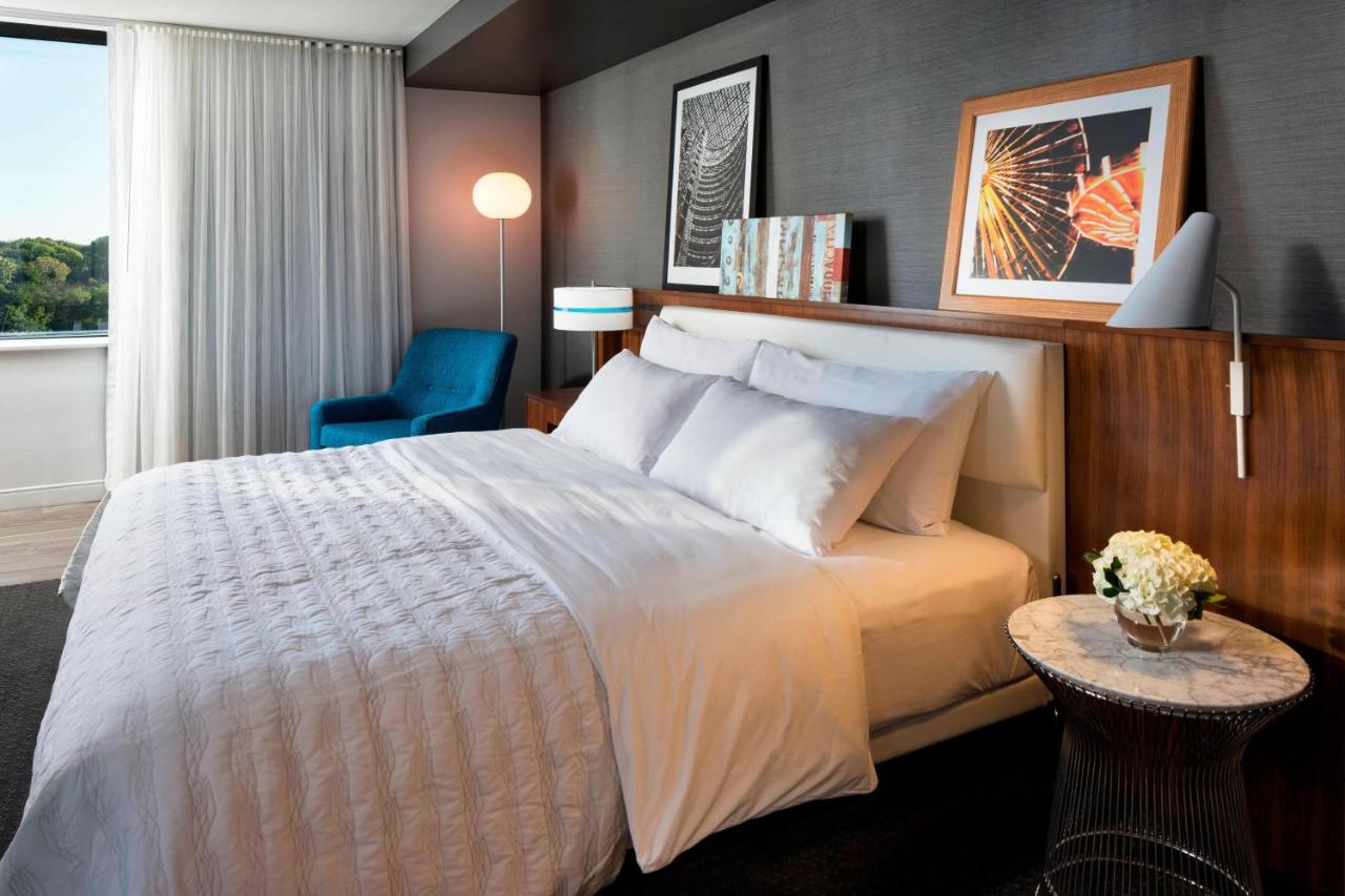 King Room at Le Méridien Chicago - Oakbrook Center