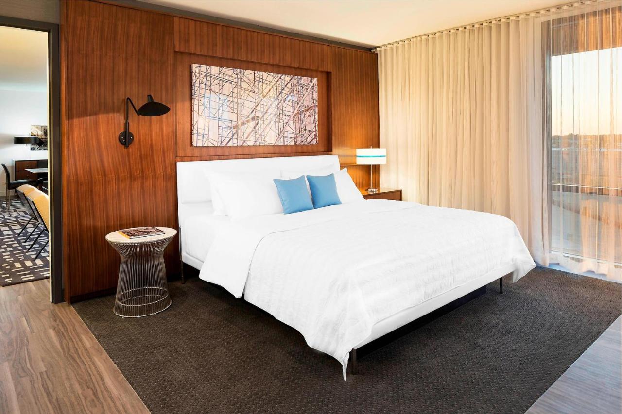 Presidential Suite at Le Méridien Chicago - Oakbrook Center