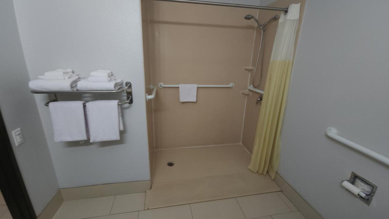 King Room with Roll-In Shower - Mobility Accessible at West Valley Inn