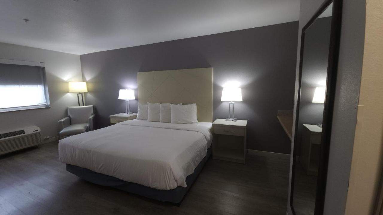 King Room with Bath Tub and Sofa Bed - Mobility Accessible at West Valley Inn