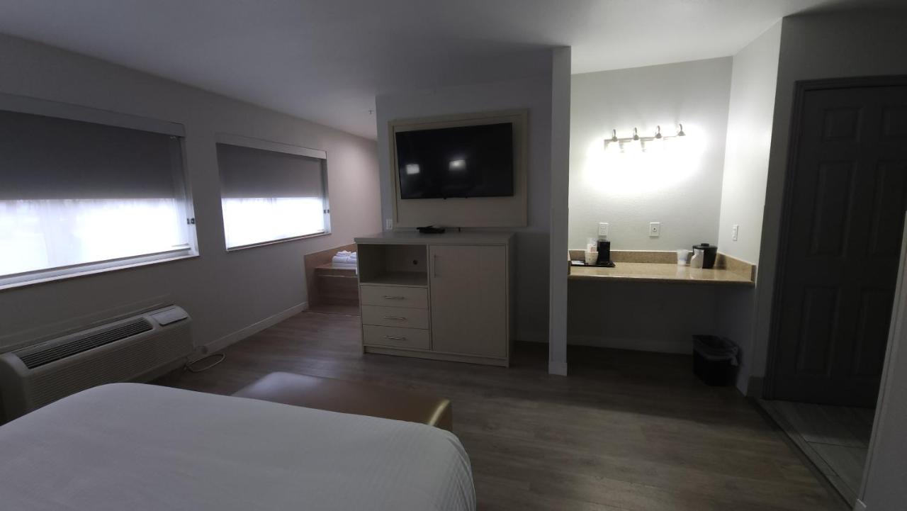 Queen Suite at West Valley Inn