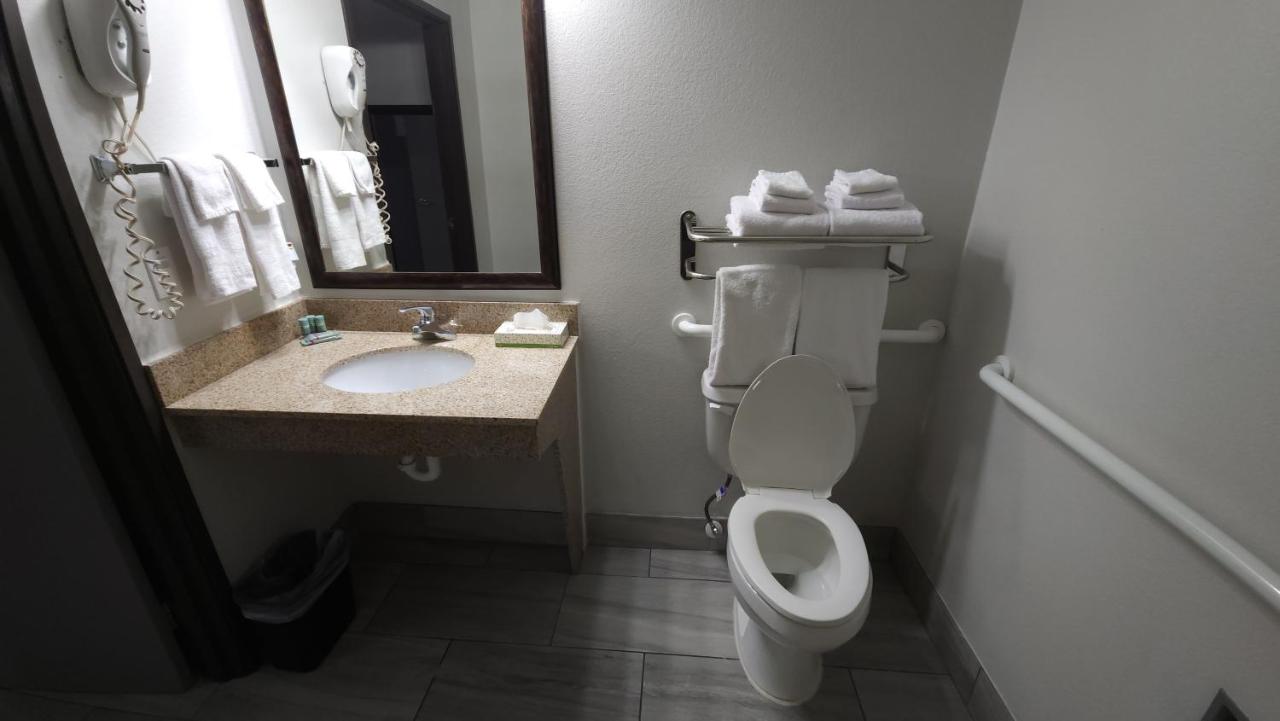 Queen Suite at West Valley Inn