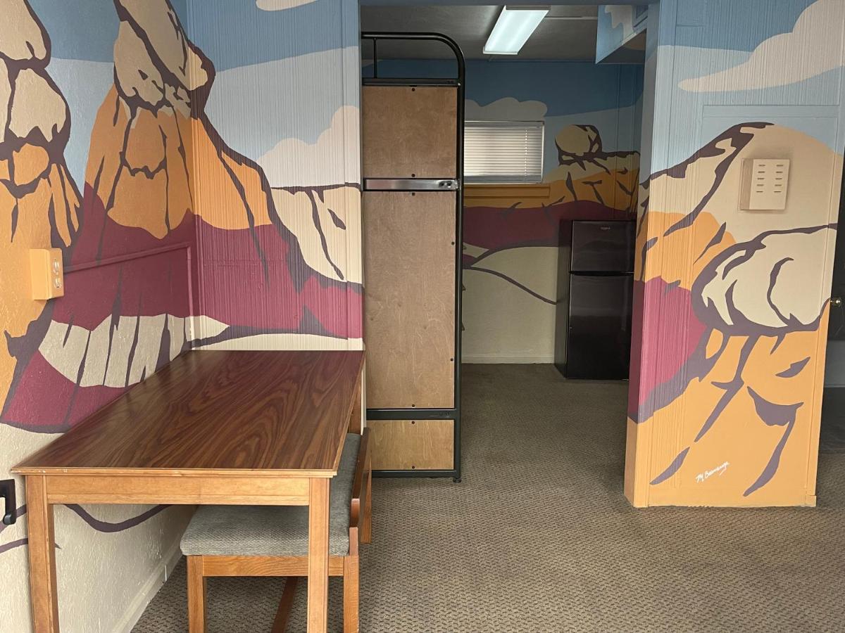 | ColoRADo Adventure Hostel