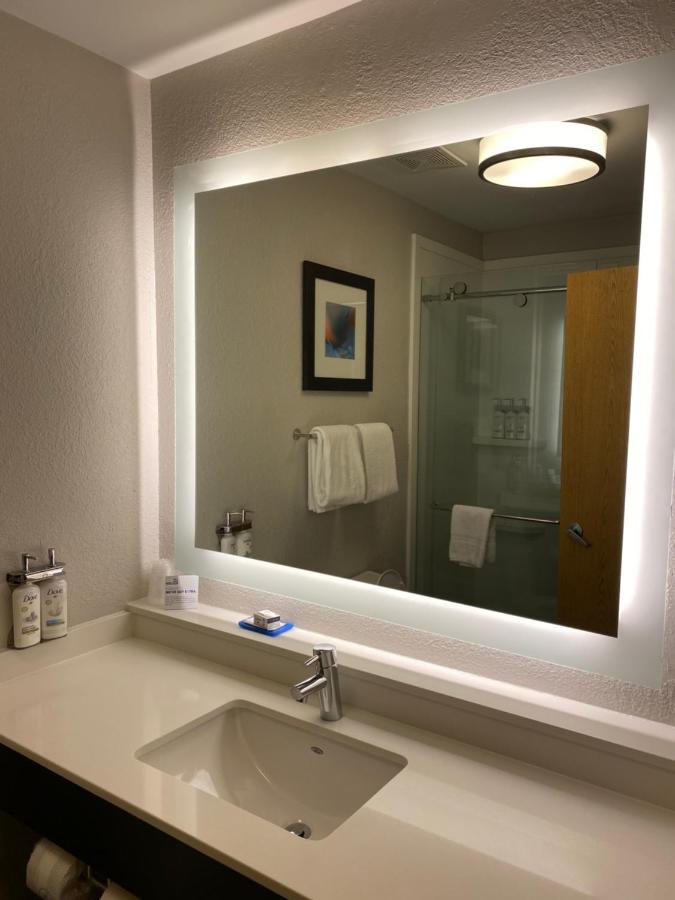 Room Selected at Check-In at Holiday Inn Express Metropolis by IHG