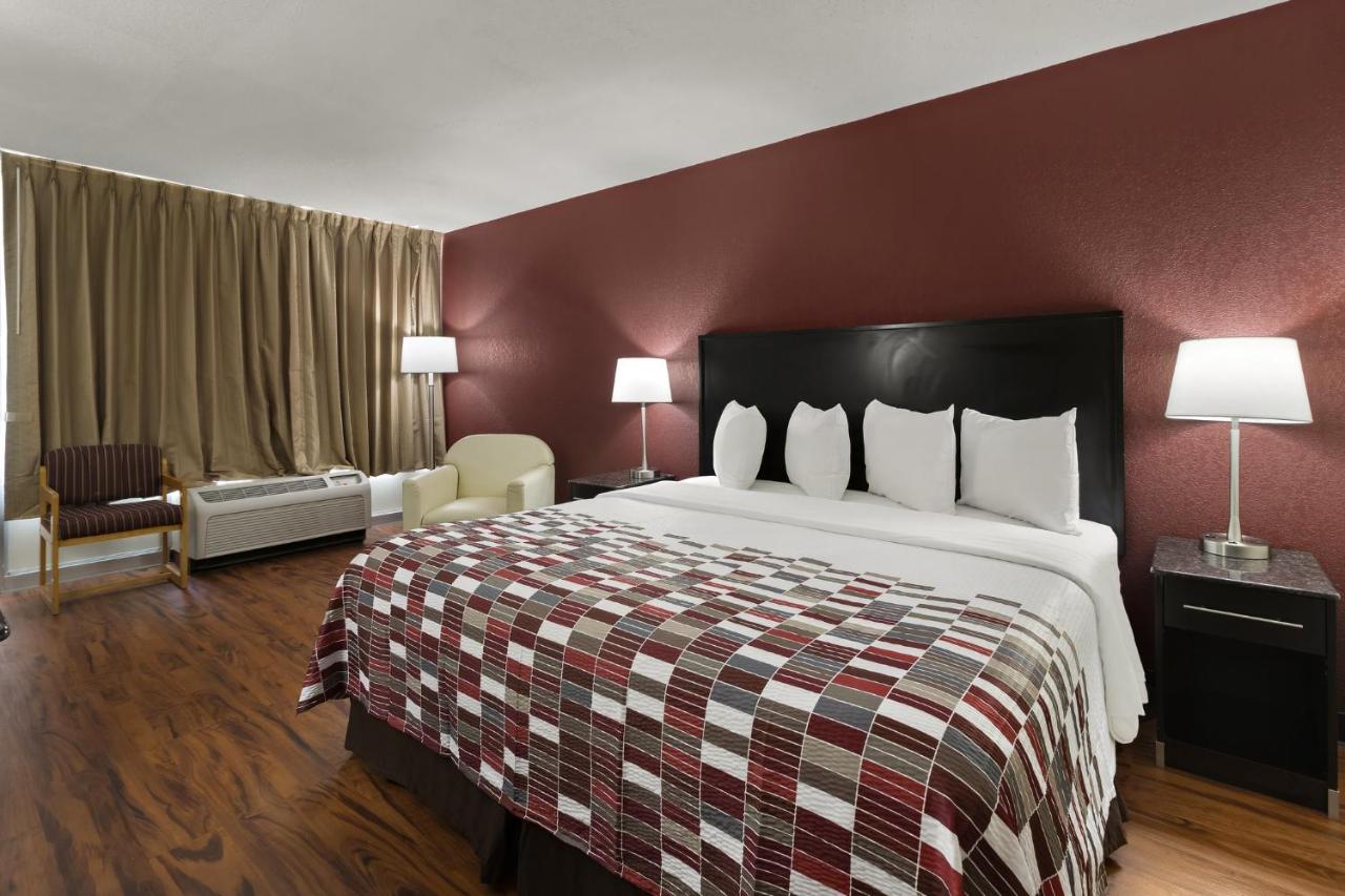King Suite - Second Floor/Non-Smoking at Red Roof Inn & Suites Cave City