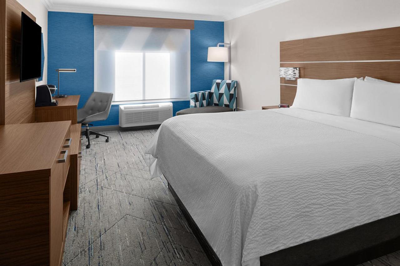 Executive King Room at Holiday Inn Express Hotel & Suites Twentynine Palms by IHG