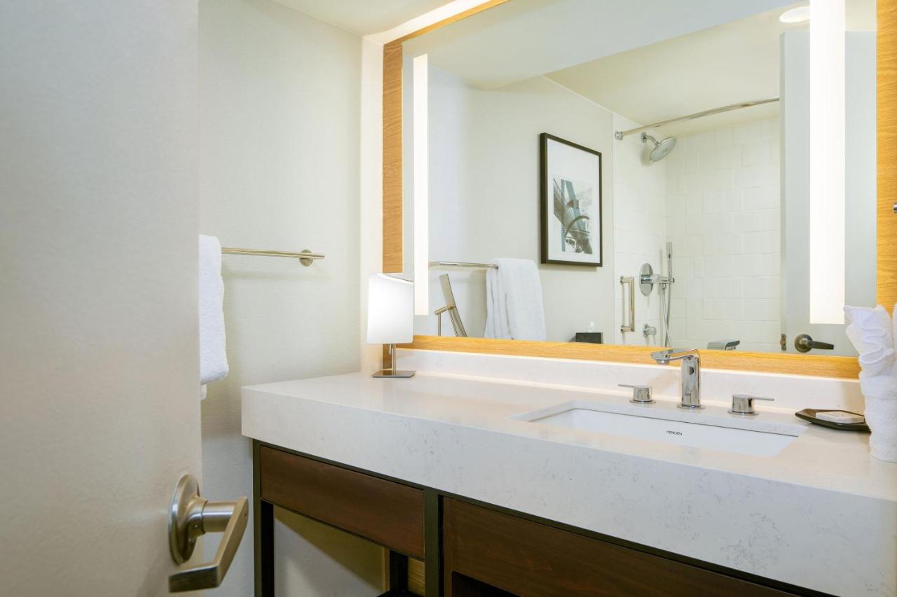 | Sheraton Detroit Metro Airport