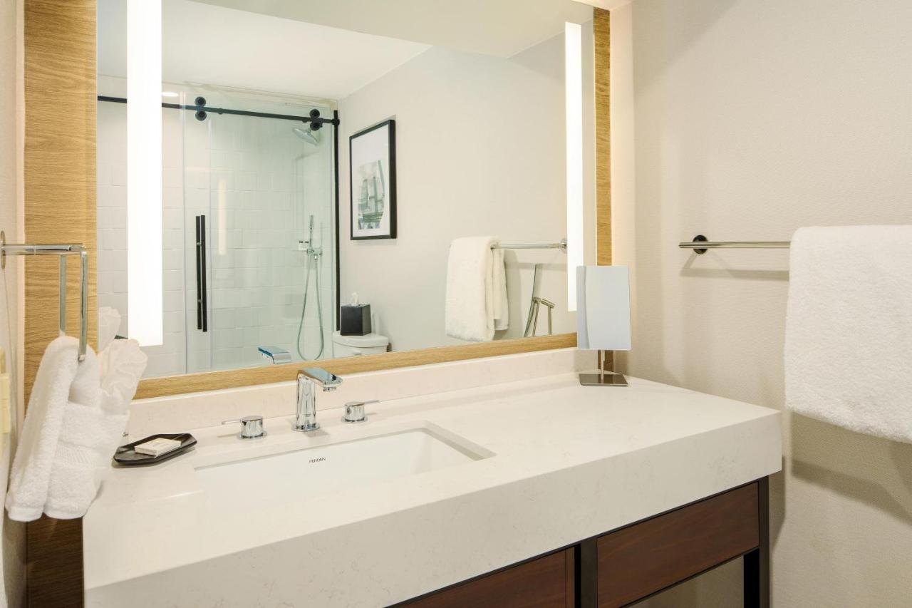 | Sheraton Detroit Metro Airport