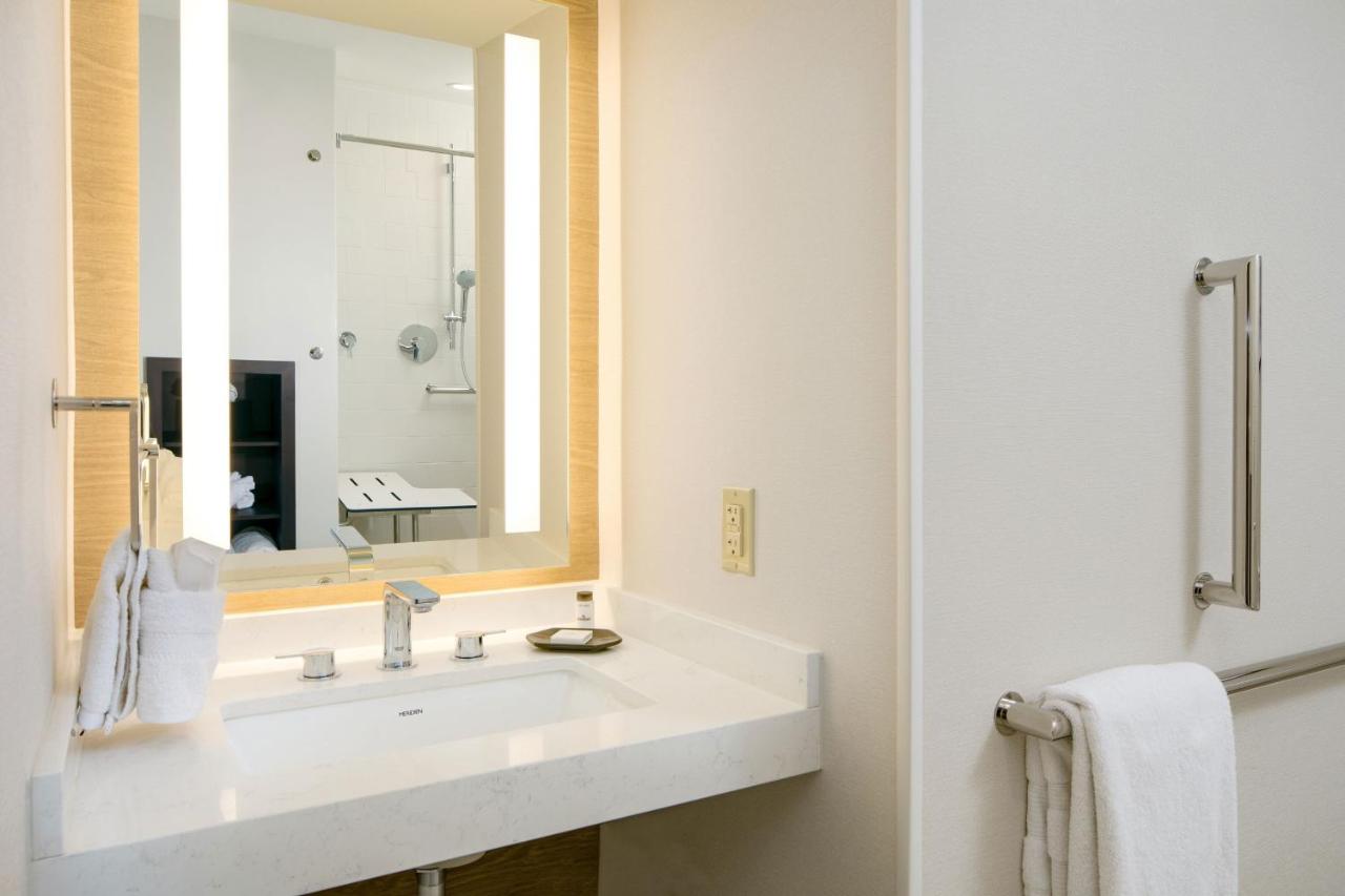 | Sheraton Detroit Metro Airport