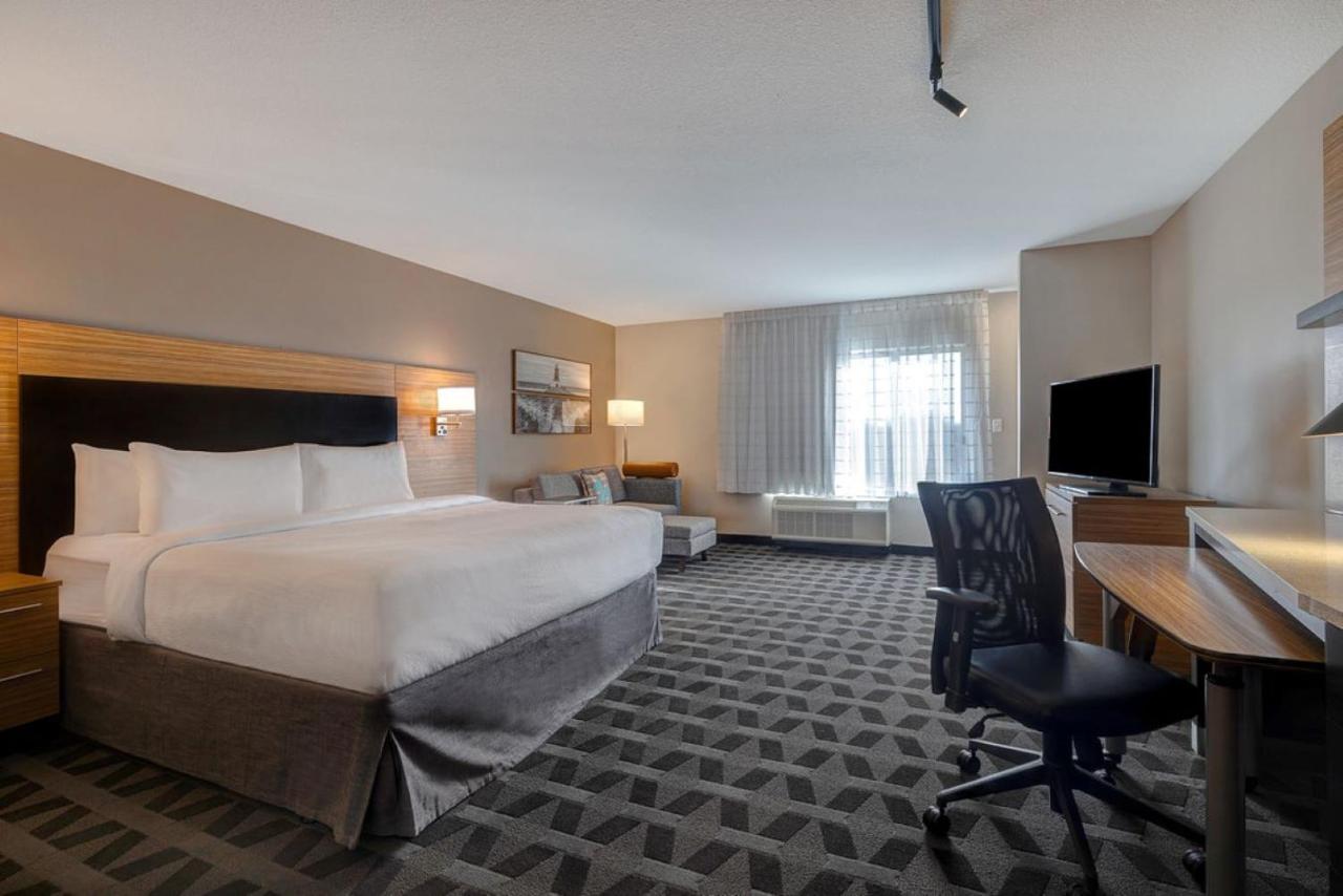 | Courtyard St. Louis Brentwood