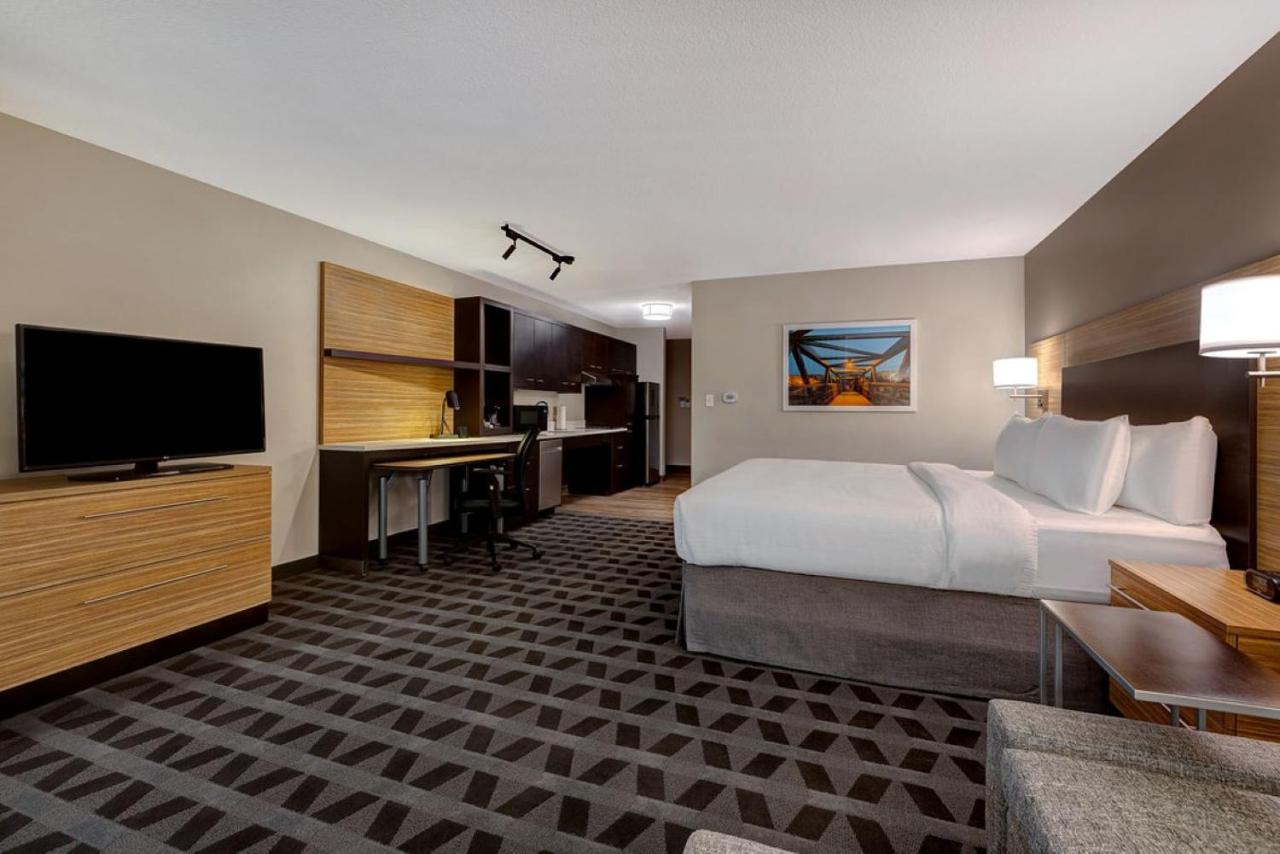 | Courtyard St. Louis Brentwood