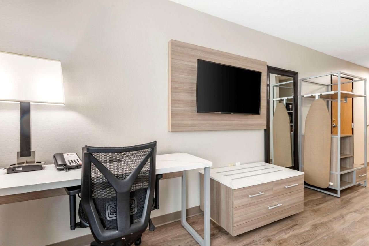 King Room with Bathtub - Disability Access/Non-Smoking at Best Western Plus Vineyard Inn