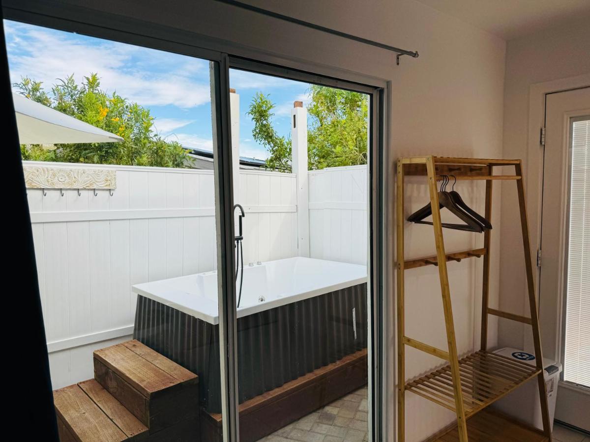 Deluxe King Studio at Mi Kasa Hot Springs 420, Adults only, Clothing Optional