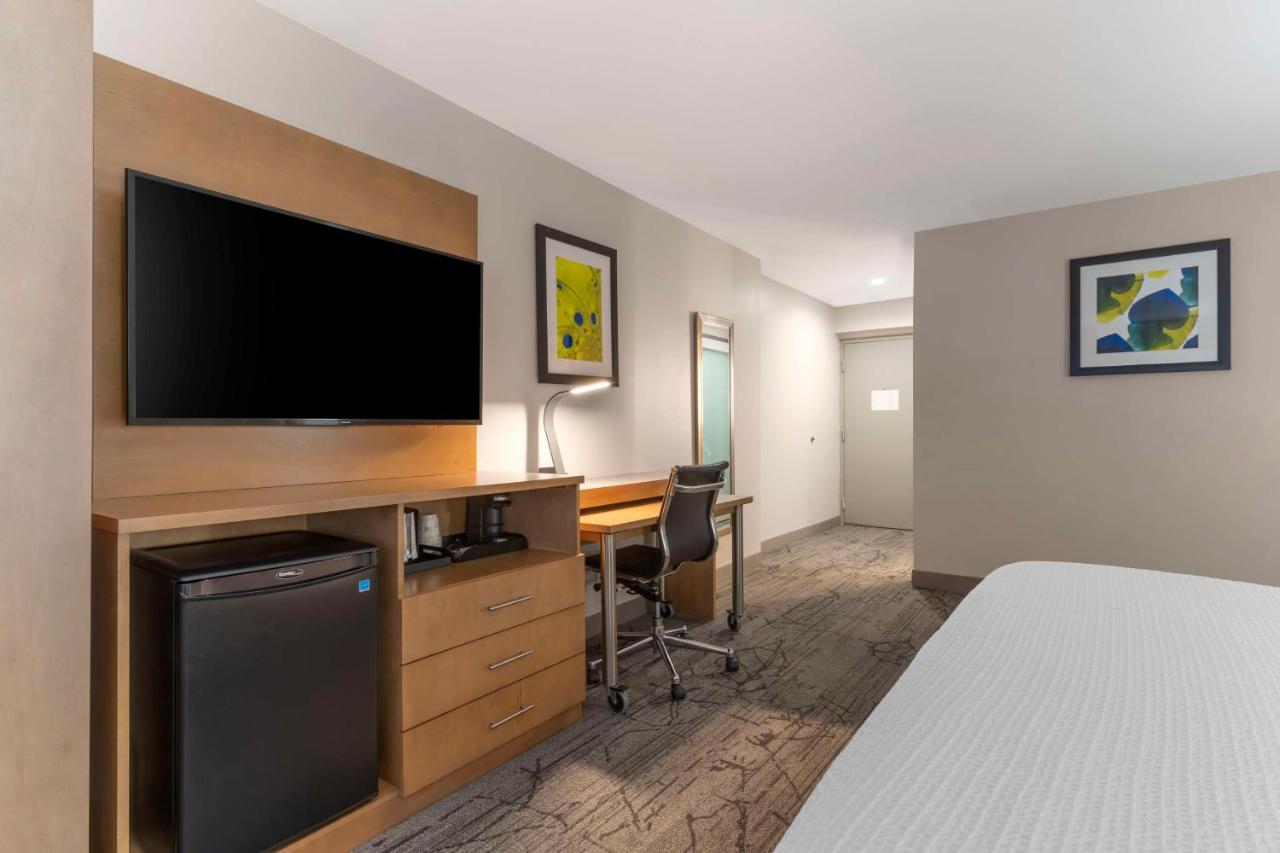 King Room at Best Western Red Coach Inn