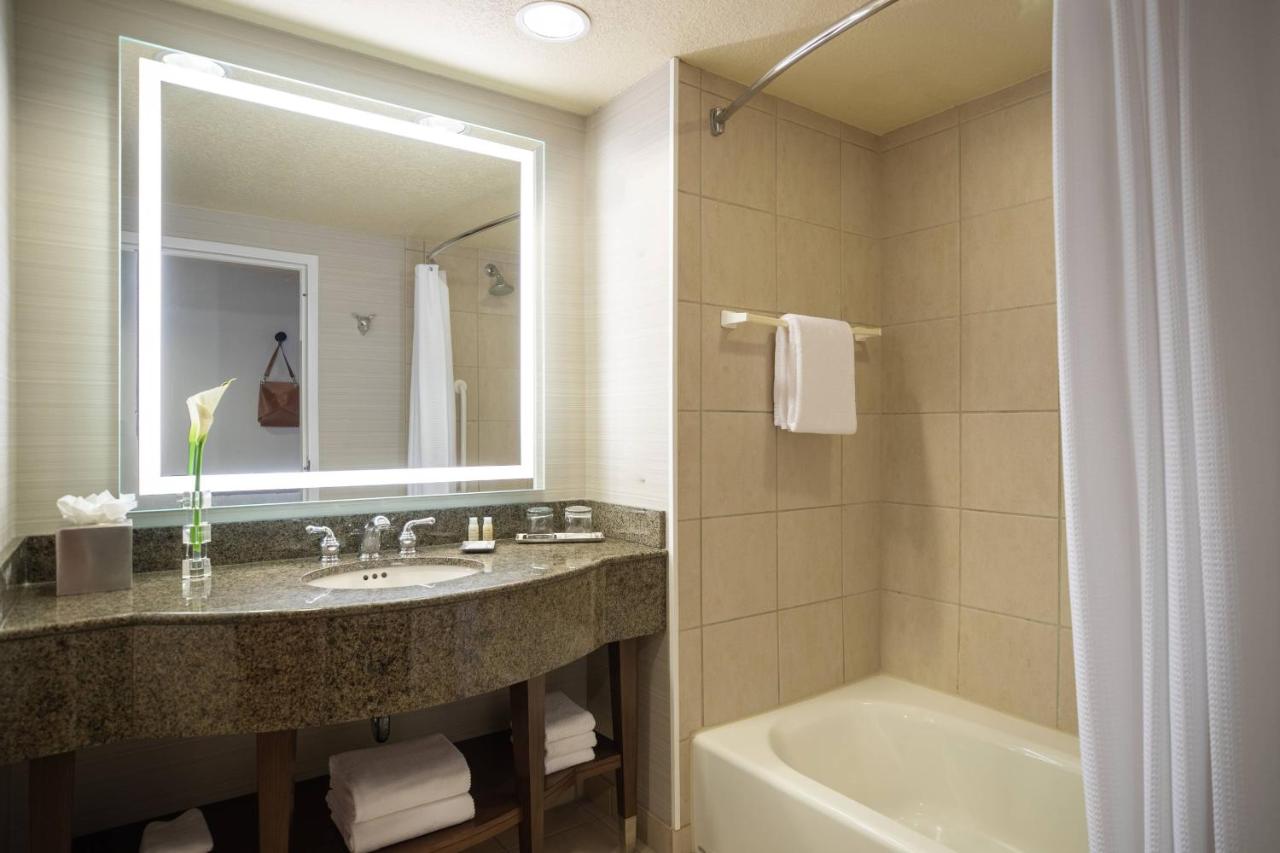 Junior Suite, Club lounge access, 1 Bedroom Larger Suite at Renaissance Dallas Richardson Hotel