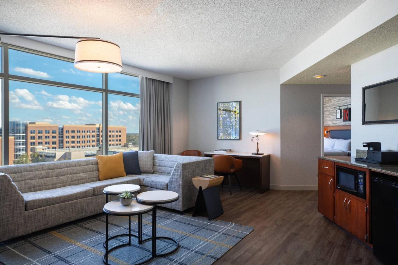 Junior Suite, Club lounge access, 1 Bedroom Larger Suite at Renaissance Dallas Richardson Hotel