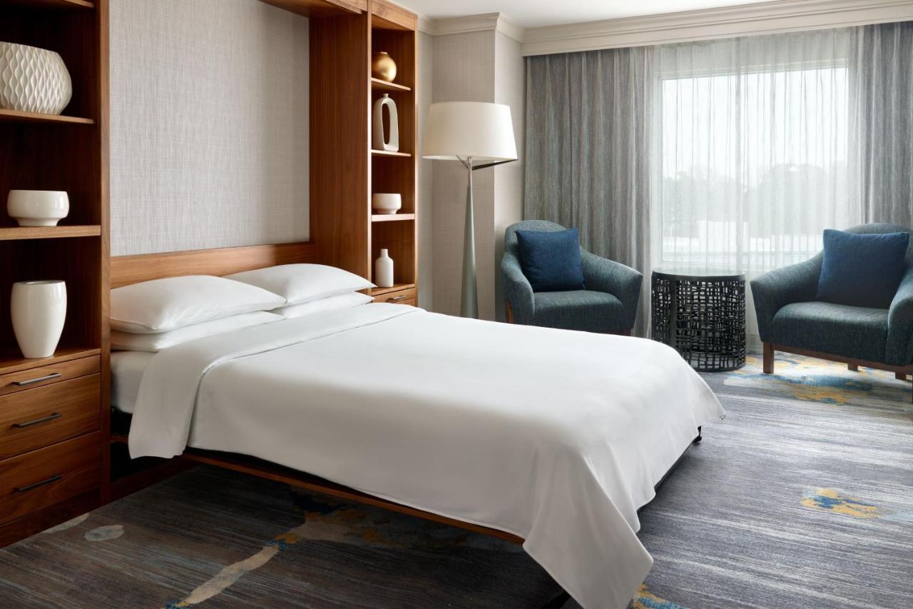Hospitality Suite, King at Atlanta Airport Marriott Gateway