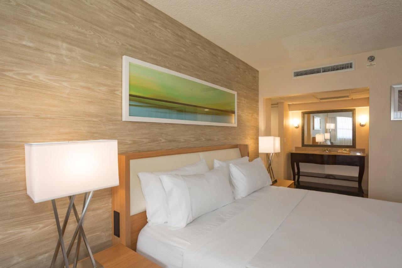 King Room at Holiday Inn Miami Beach - Oceanfront by IHG