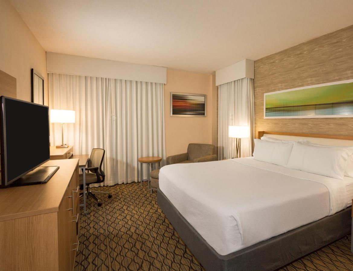 King Room at Holiday Inn Miami Beach - Oceanfront by IHG