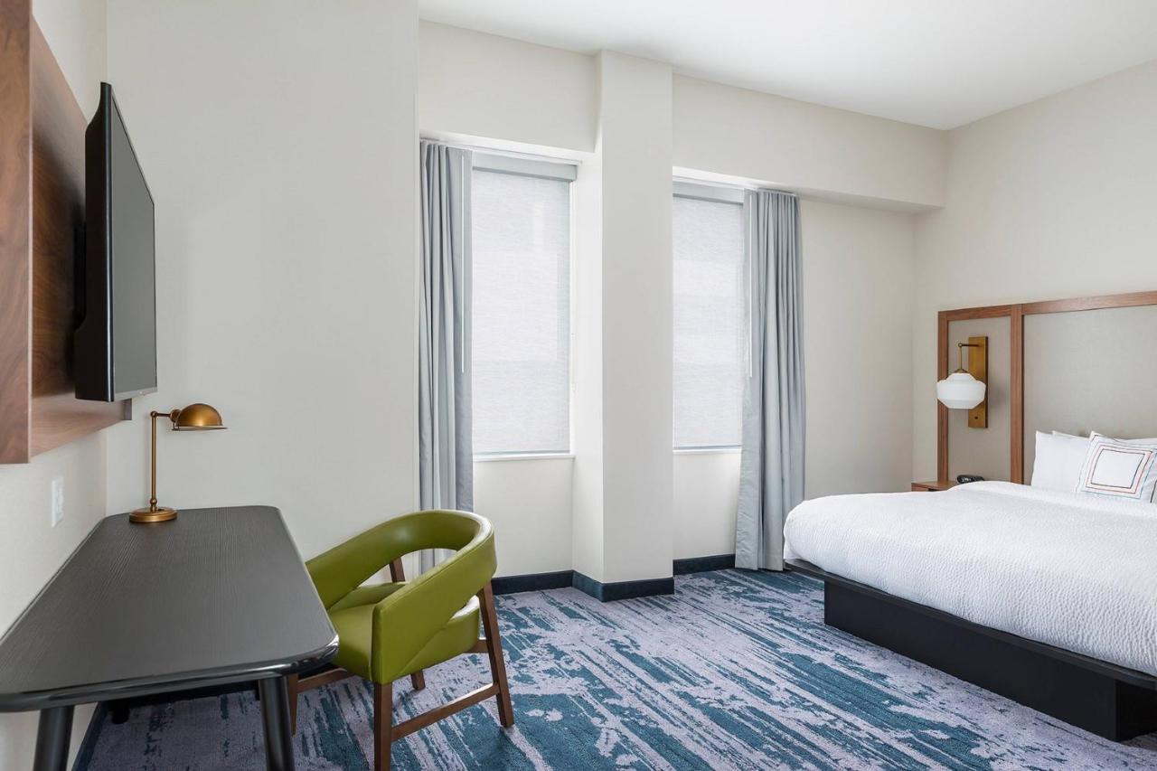 Guest Room, 1 King at Fairfield Inn & Suites by Marriott Des Moines Downtown