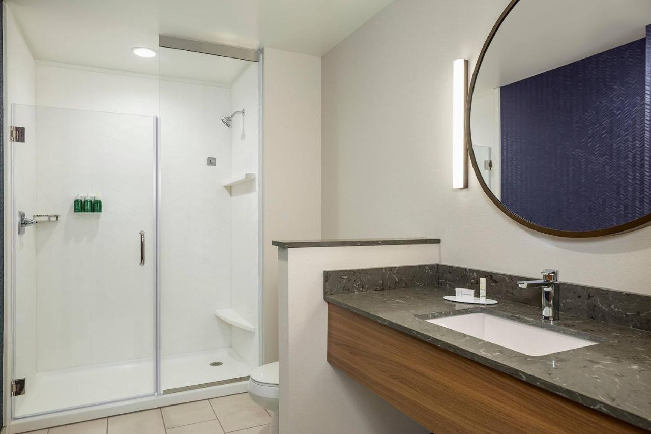 Guest Room, 1 King at Fairfield Inn & Suites by Marriott Des Moines Downtown