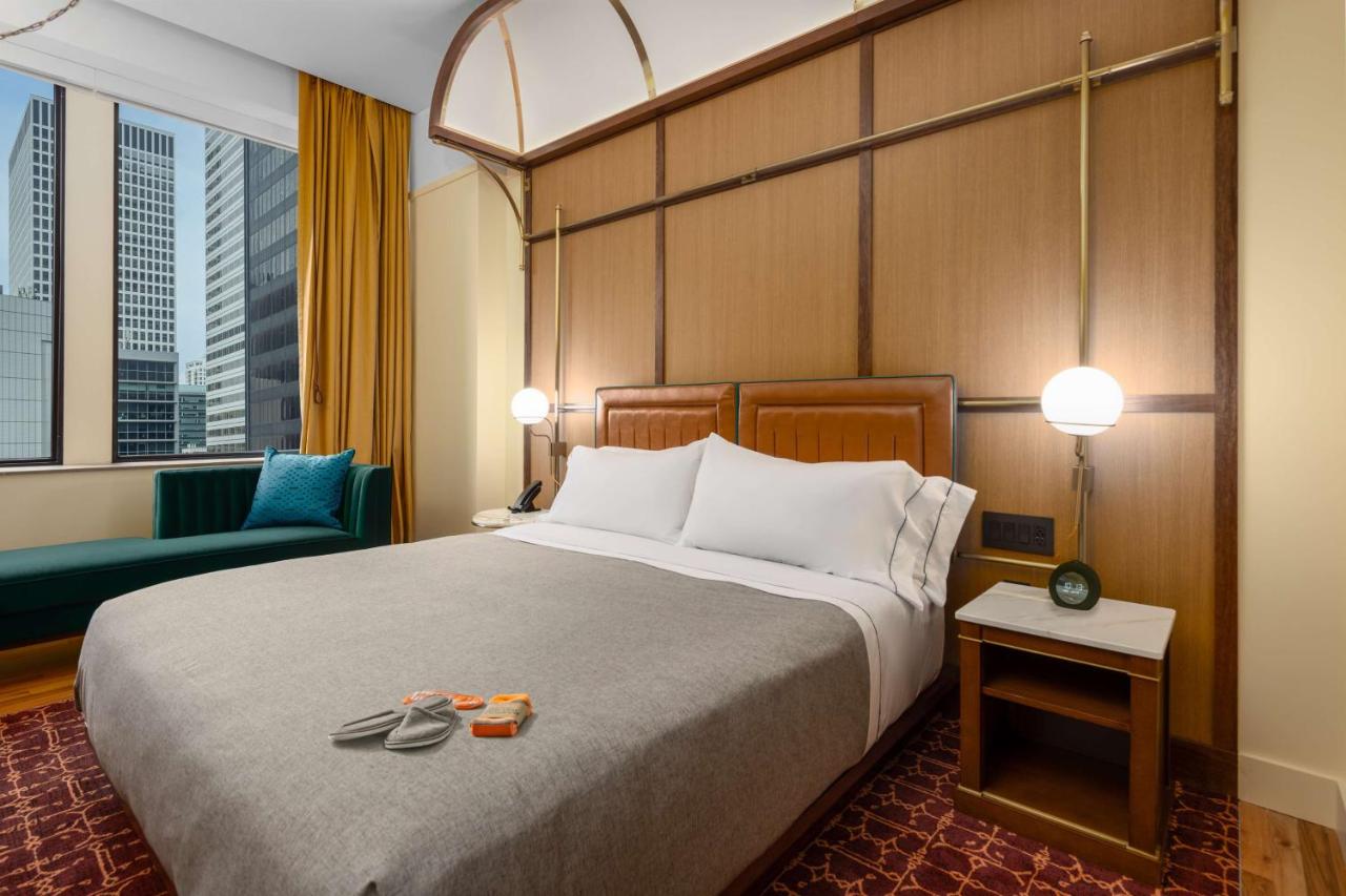 One-Bedroom King Suite at Canopy by Hilton Chicago Central Loop