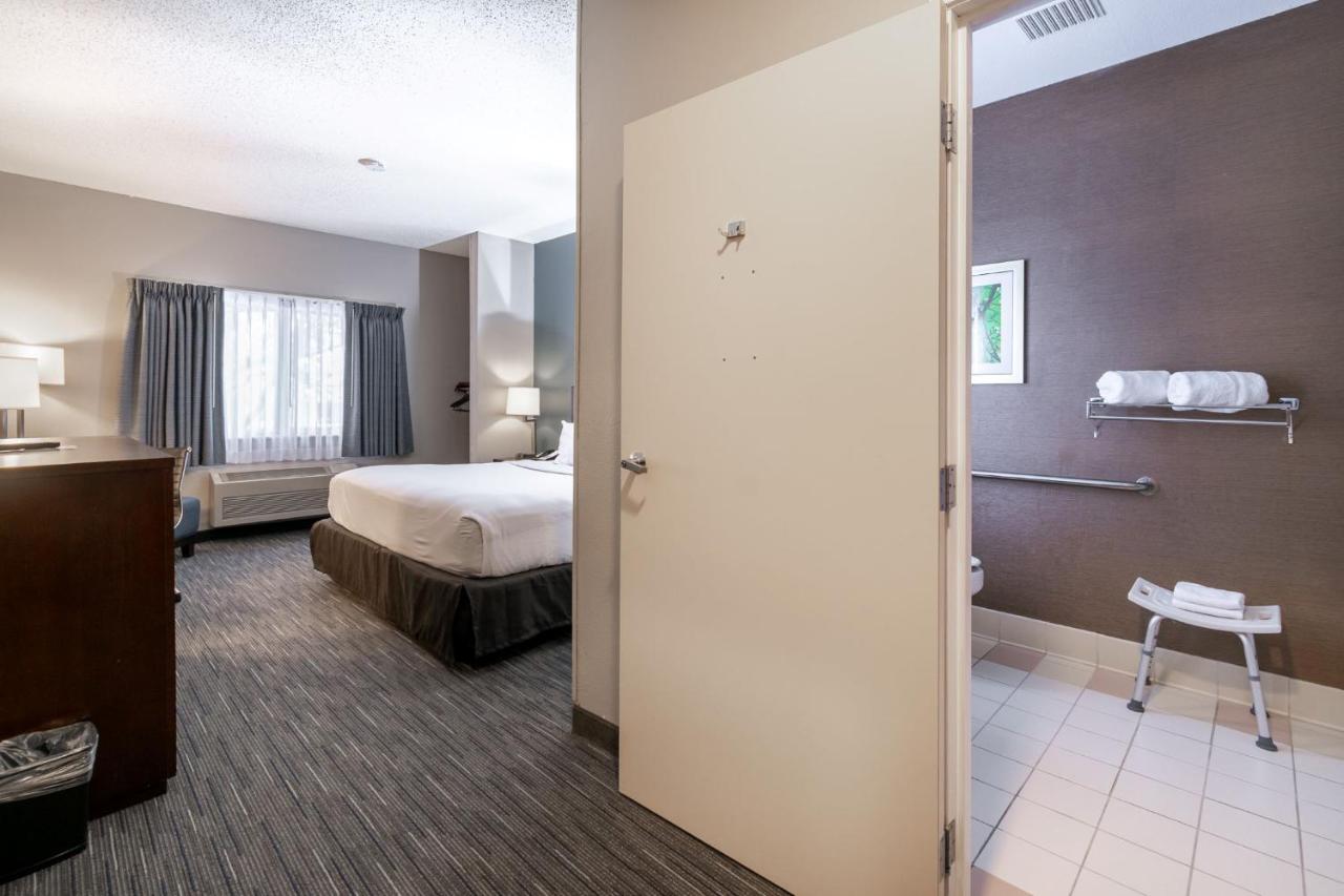 Queen Room - Non-Smoking at Wingate by Wyndham Great Falls