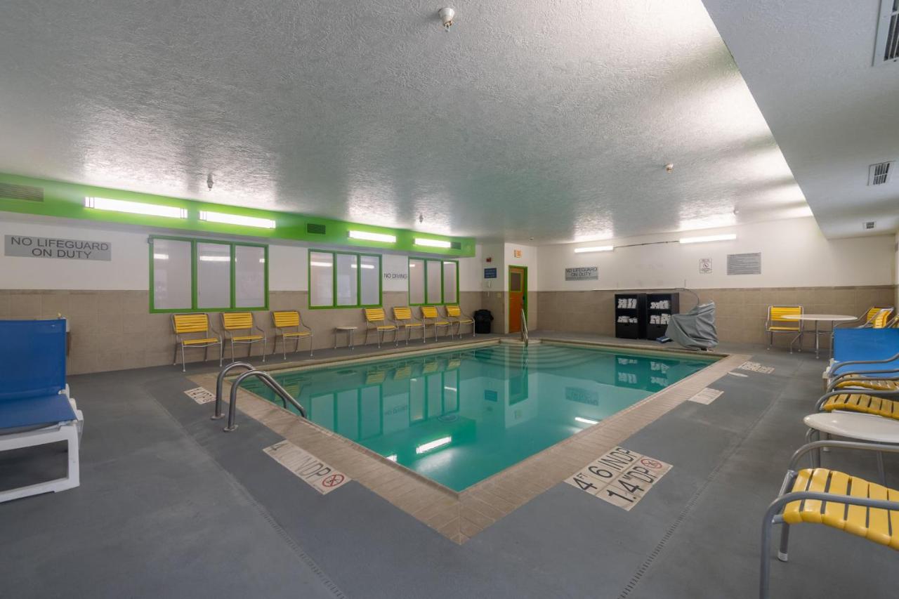 Queen Room - Non-Smoking at Wingate by Wyndham Great Falls