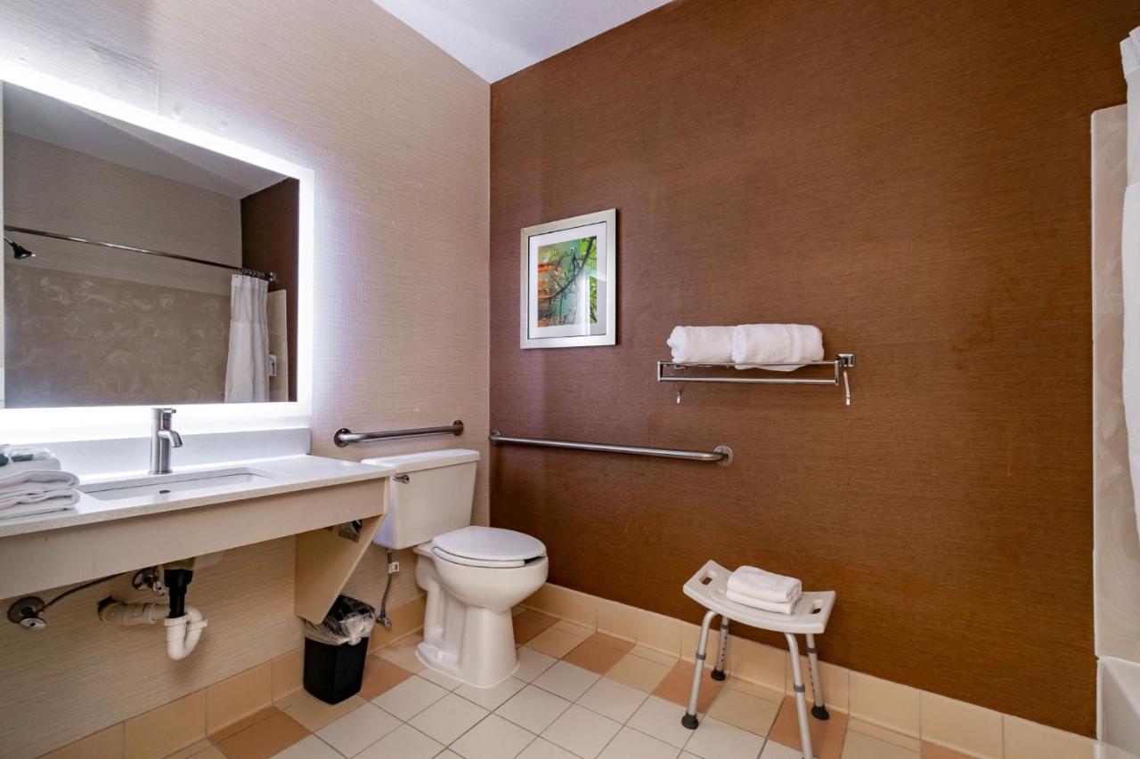 Deluxe King Room - Mobility Access/Non-Smoking at Wingate by Wyndham Great Falls