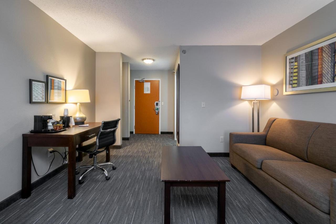 Deluxe King Room - Mobility Access/Non-Smoking at Wingate by Wyndham Great Falls