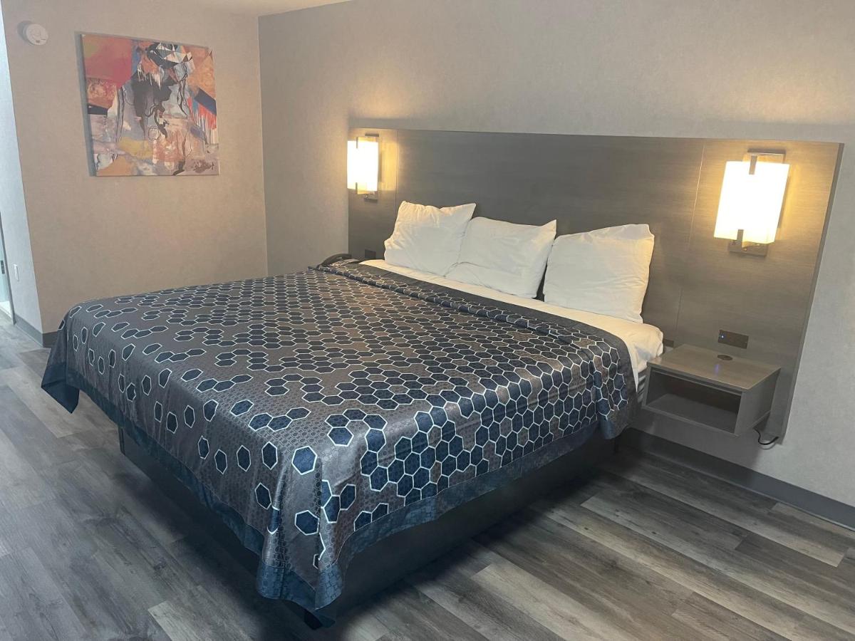 Deluxe King Studio at The Wayne Inn