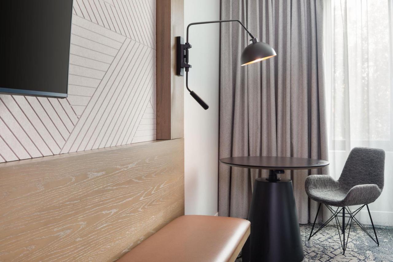 Club, Concierge level, Guest room, 1 King at Sheraton Stonebriar Hotel