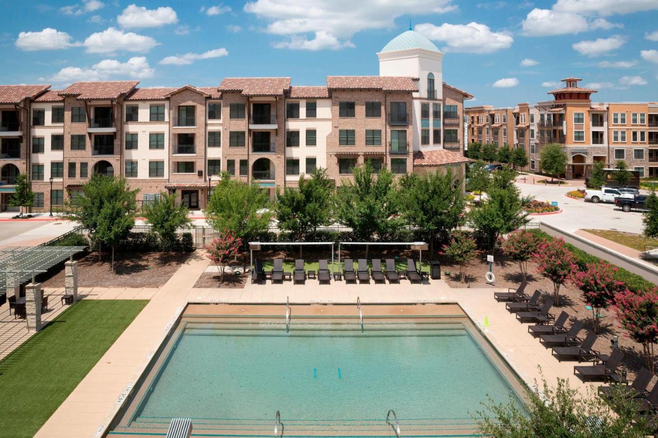 Club, Concierge level, Guest room, 1 King at Sheraton Stonebriar Hotel