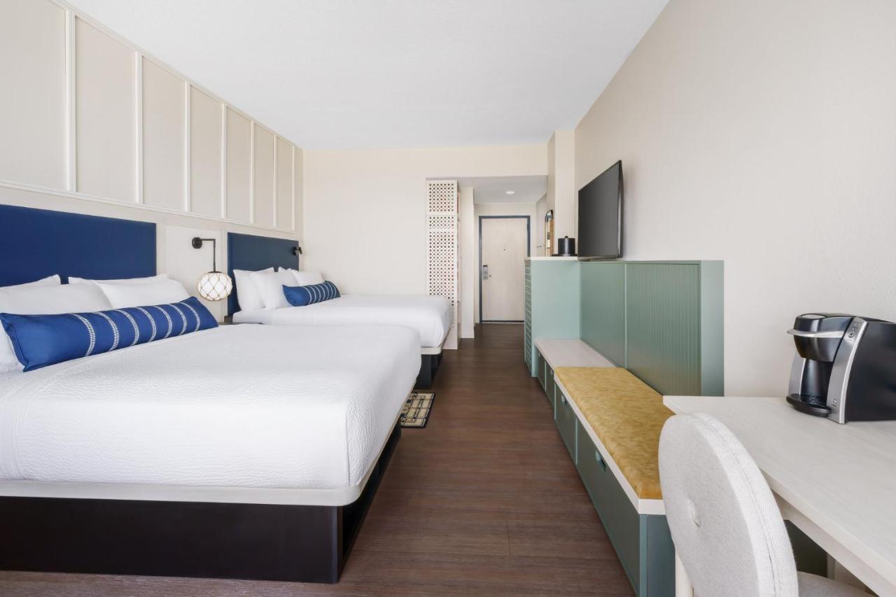 Queen Room with Two Queen Beds - Ocean Front at Holiday Inn Resort Lumina on Wrightsville Beach by IHG