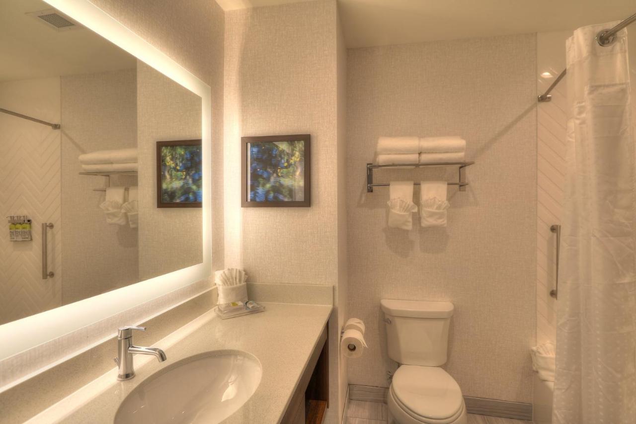 One-Bedroom Suite with Two Queen Beds and Sofa Bed - River View at Holiday Inn & Suites Pigeon Forge Convention Center by IHG