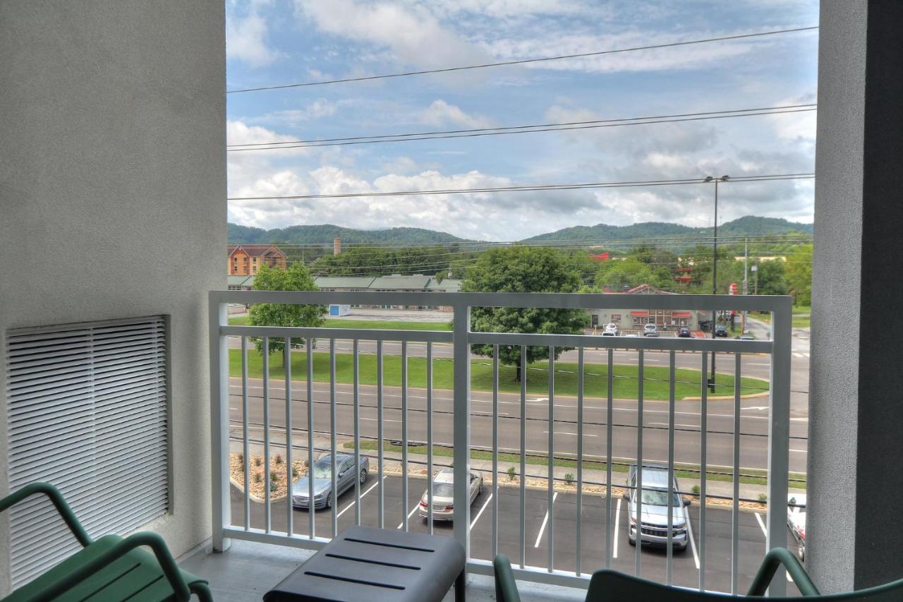 King Room Mobility Accessible with Roll-In Shower - Non-Smoking at Holiday Inn & Suites Pigeon Forge Convention Center by IHG