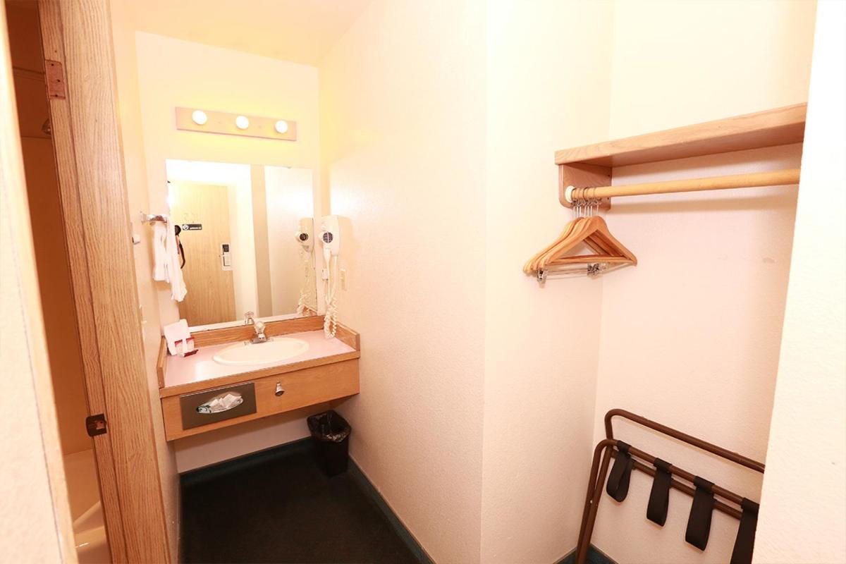  | Village Inn & Suites Marysville