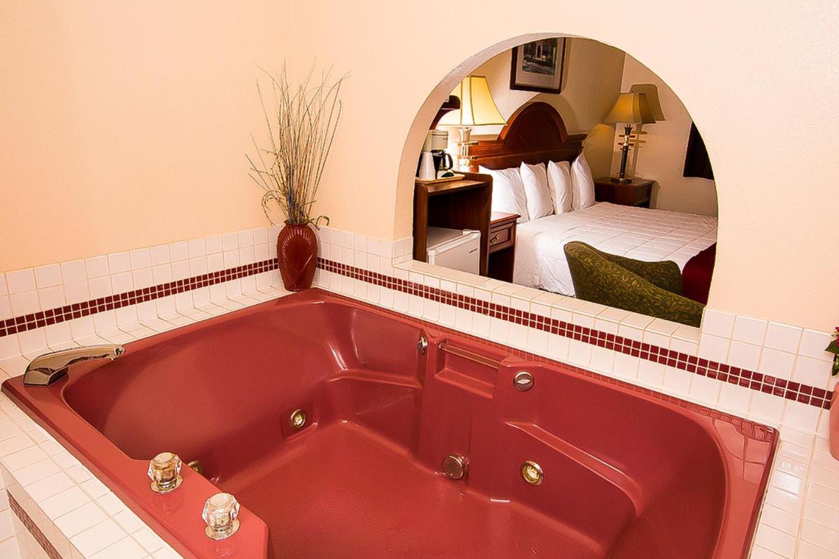  | Village Inn & Suites Marysville