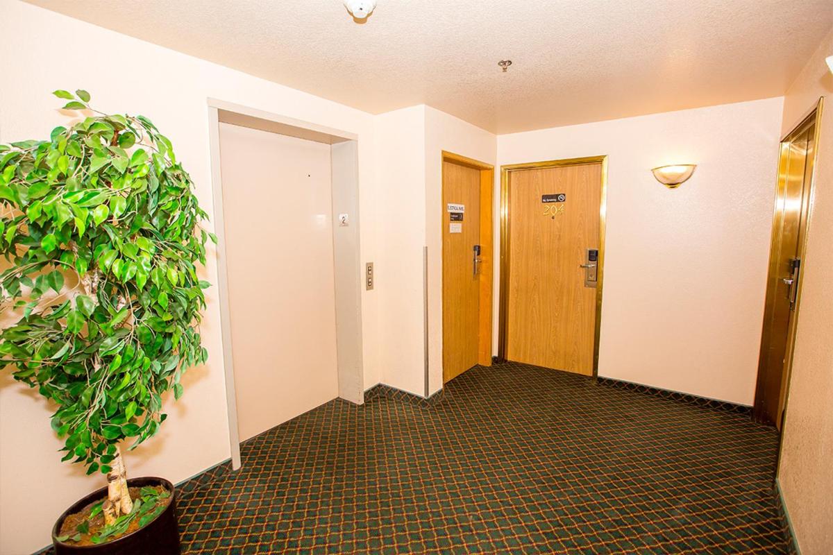  | Village Inn & Suites Marysville