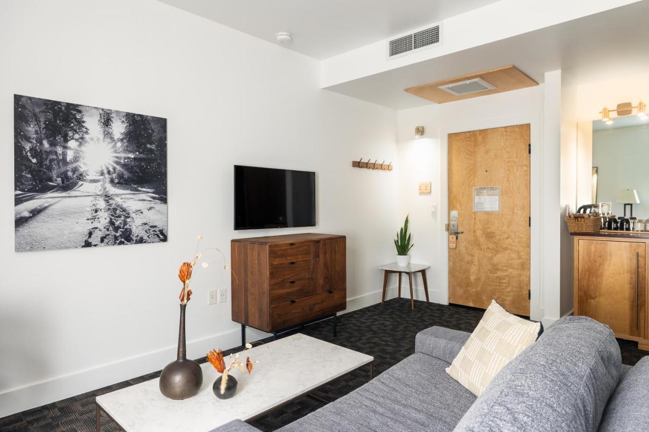 Deluxe King Studio at Gravity Haus Truckee-Tahoe