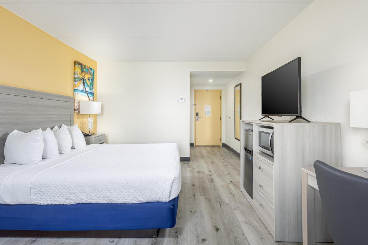 Deluxe King Room at Hutchinson Island Hotel