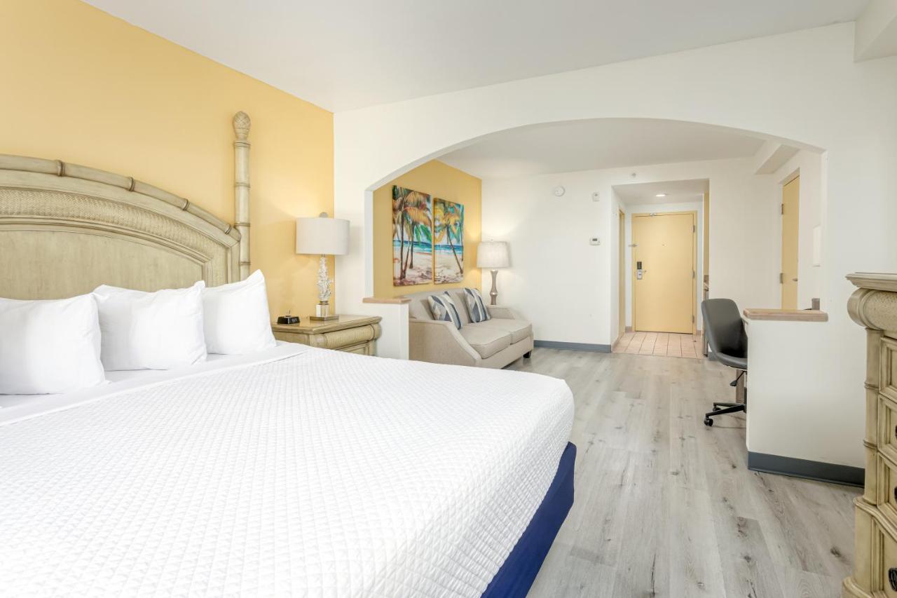Standard King Room at Hutchinson Island Hotel