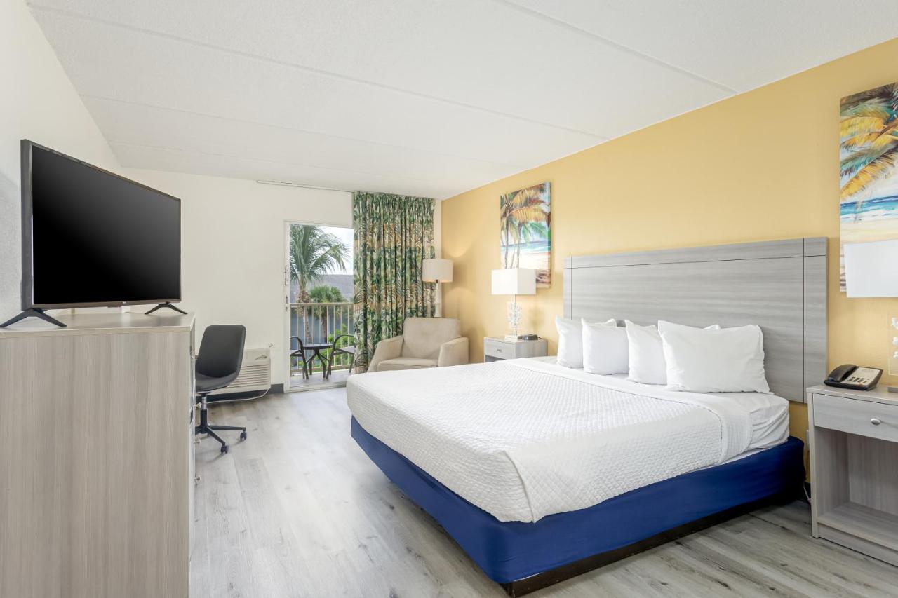 Deluxe King Room at Hutchinson Island Hotel