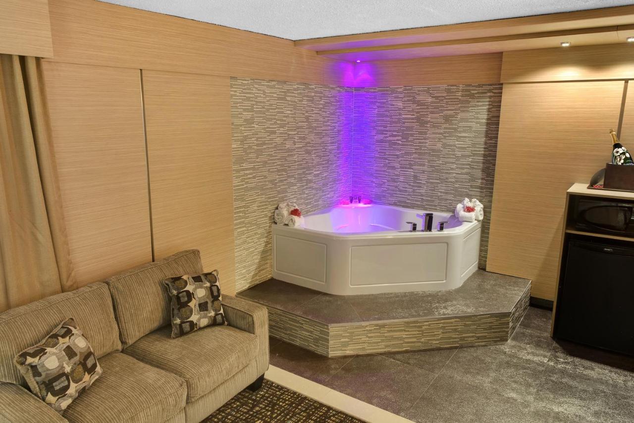 Honeymoon Suite with Spa Bath at Ocean Beach Palace Hotel and Suites