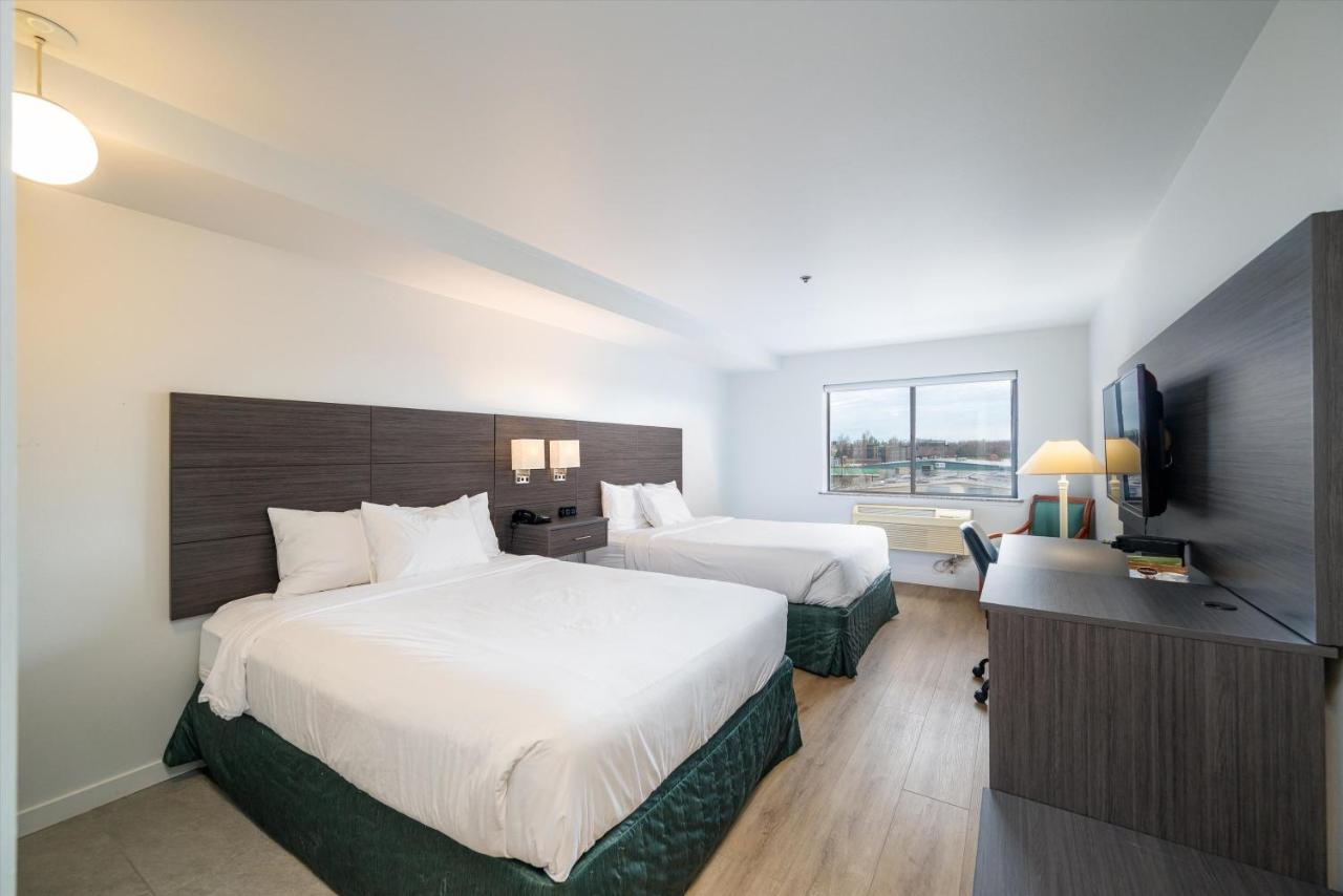 Queen Room with Two Queen Beds - Disability Access/Non-Smoking at Baymont by Wyndham Bellingham