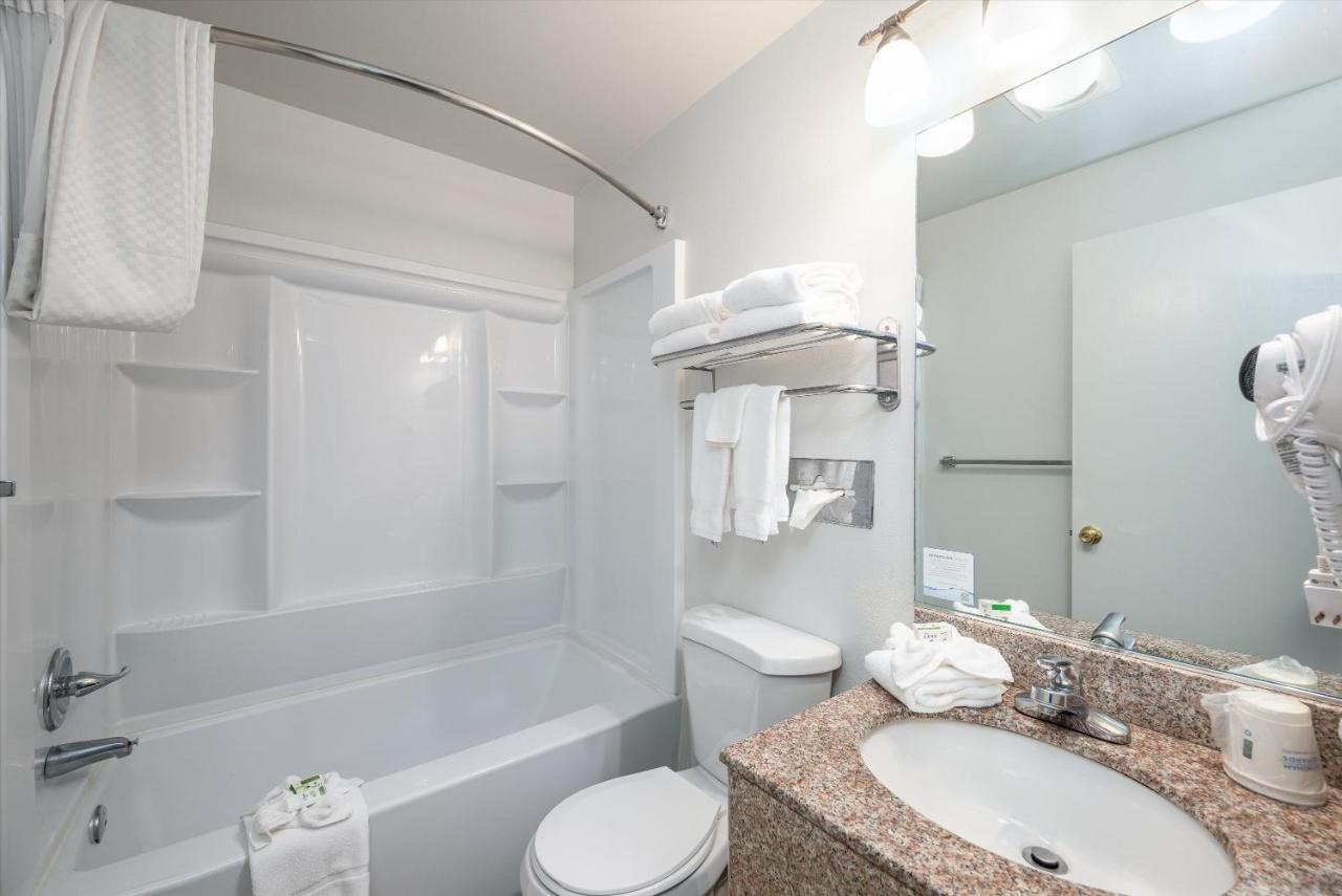 Queen Room - Non-Smoking at Baymont by Wyndham Bellingham